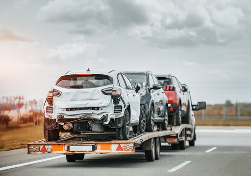 Towing broken-down or damaged vehicles within Riyadh